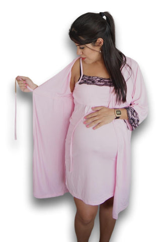 Imagen de Set bata camisón para lactancia y embarazo color Rosa baby encaje negro Coco Maternity
